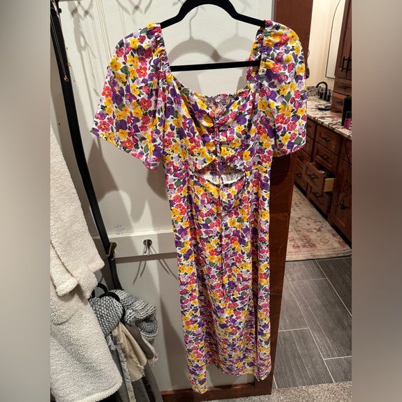 Floral Dress - Picture 2 of 3